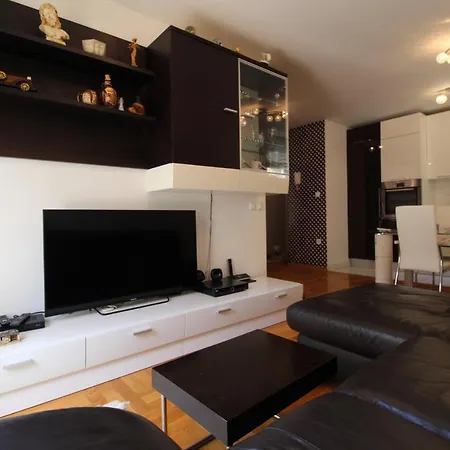 Macadamia With Garage Parking *