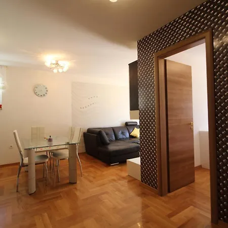 Macadamia With Garage Parking *