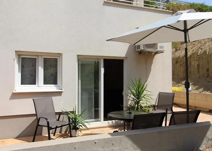 Macadamia With Garage Parking *