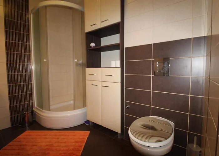 Macadamia With Garage Parking Split