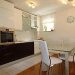 Macadamia With Garage Parking Apartman *