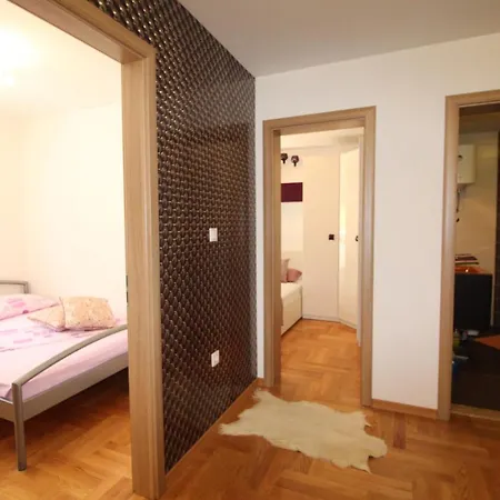 Apartman Macadamia With Garage Parking Split