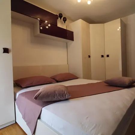 Macadamia With Garage Parking Apartman Split