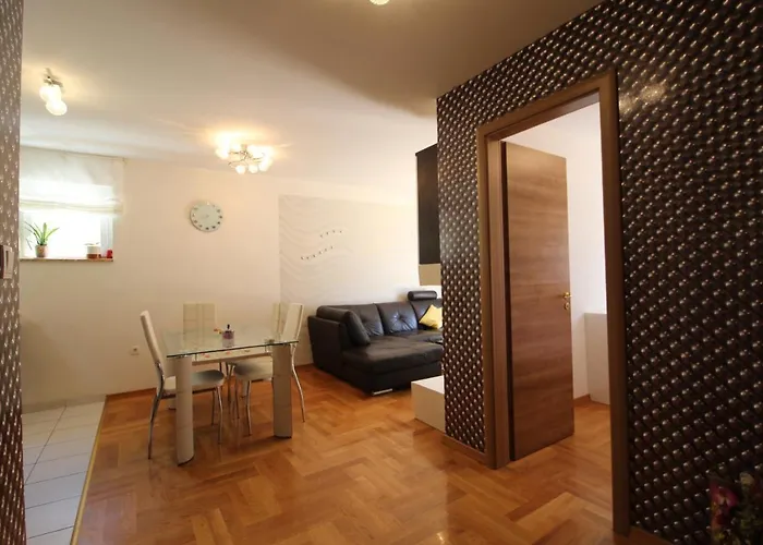 Macadamia With Garage Parking *