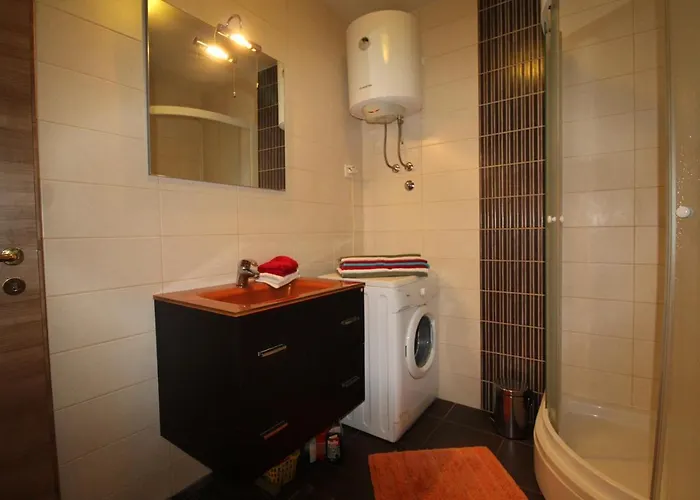 Macadamia With Garage Parking *